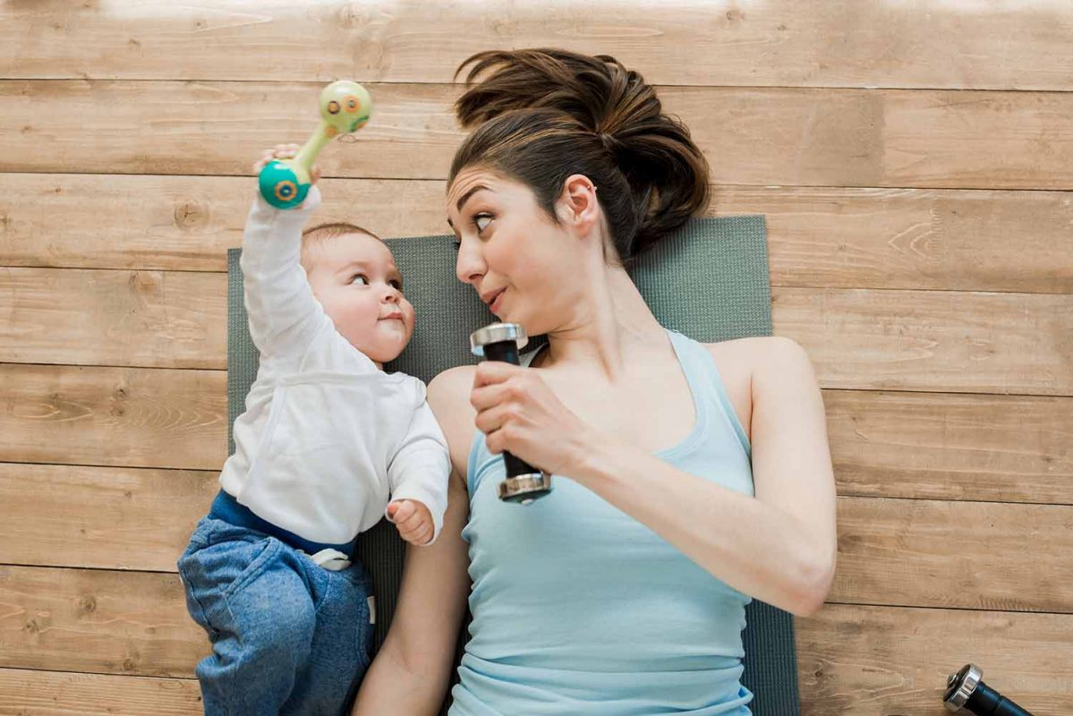 Mama mit Baby beim Sport Mama Baby fit